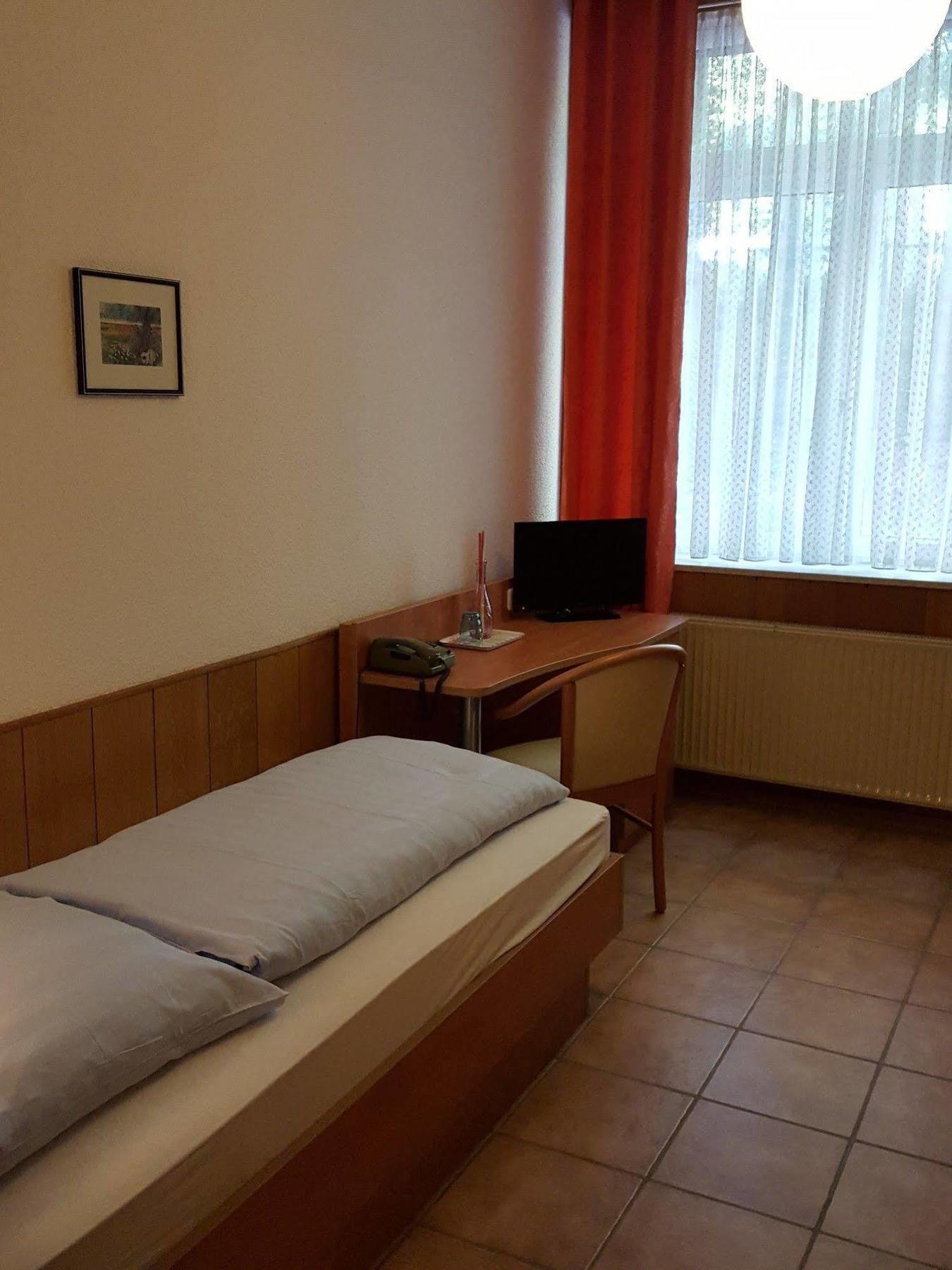 Waldhotel Zur Holzmuhle Eldagsen Exterior photo